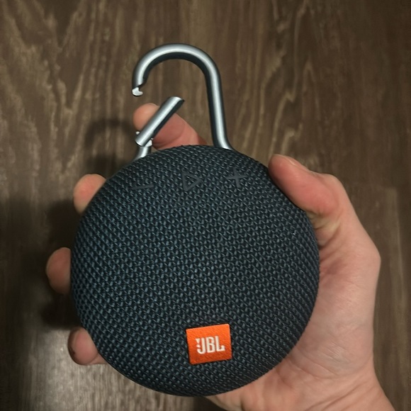 JBL Clip3 Ocean Blue color Portable Bluetooth Speaker - Picture 4 of 4